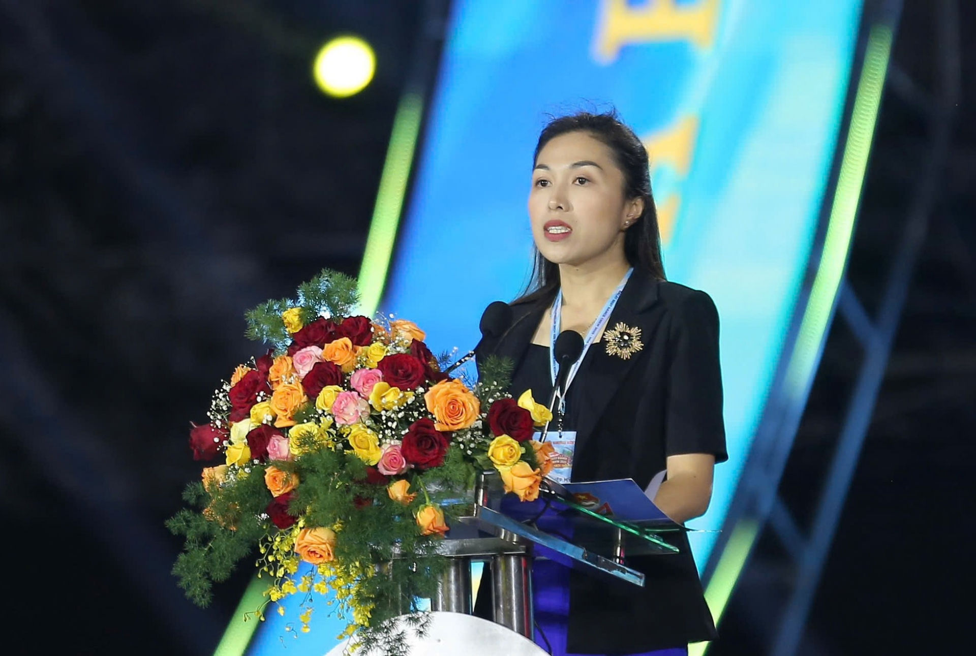 Chị Trần Diệp Mỹ Dung -  Phó Bí thư Tỉnh Đoàn, Chủ tịch Hội đồng Đội tỉnh Lâm Đồng phát biểu khai mạc chương 