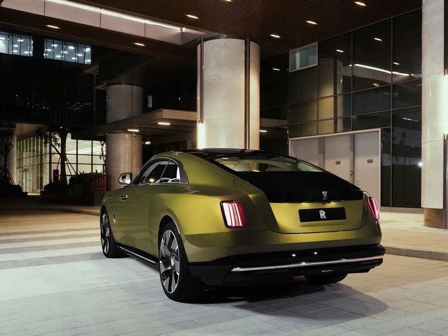 Phần đuôi Rolls-Royce Spectre được thiết kế kiểu fastback. Ảnh: S.T fab068b80197b3c9ea86.jpg