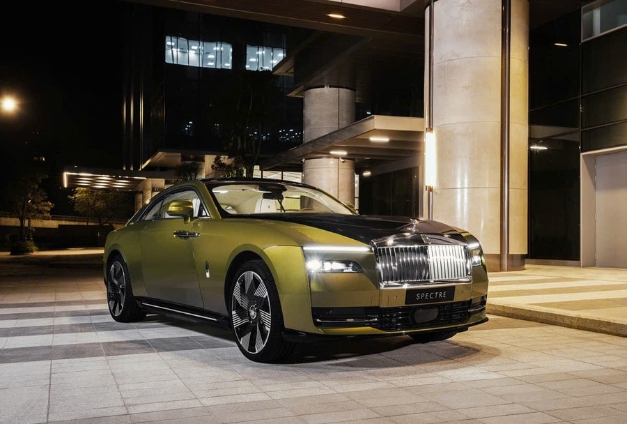 Rolls-Royce Spectre được trang bị các tính năng công nghệ Bespoke tiên tiến. Ảnh: S.T 2dd6f2de9bf129af70e0.jpg