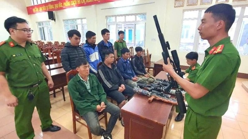 Đắk Lắk bắt giữ bảy đối tượng mang súng tự chế vào rừng săn bắn ảnh 1