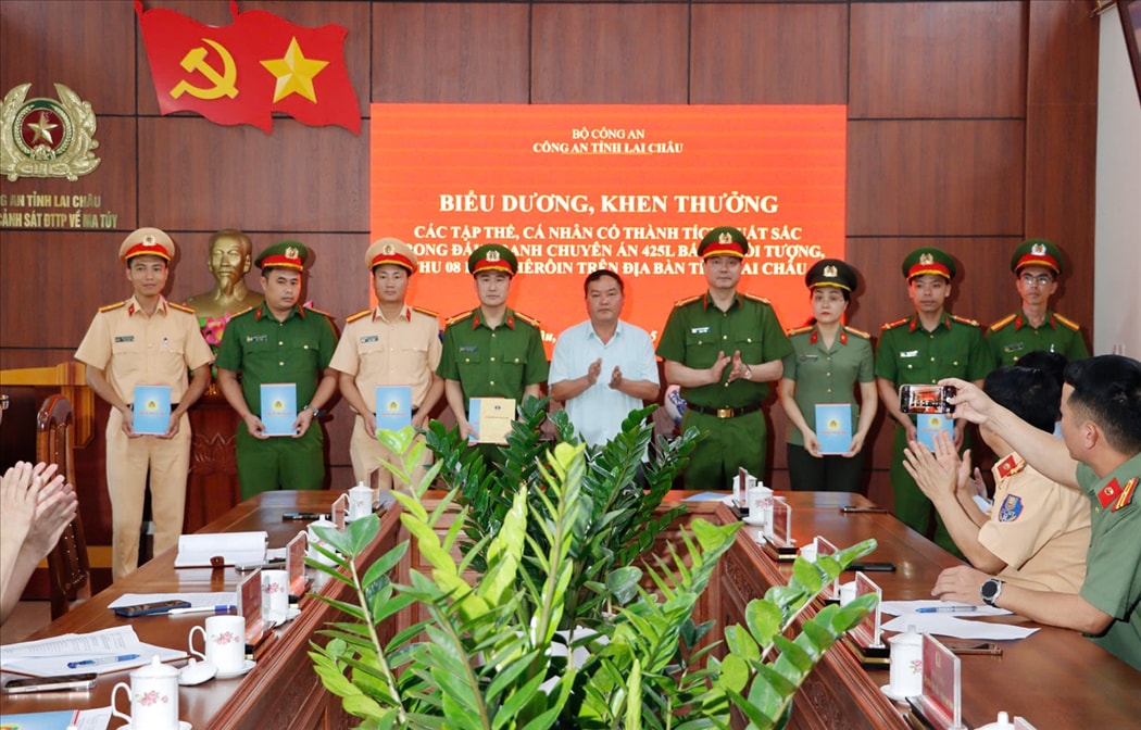 Biểu dương, khen thưởng Ban chuyên án.
