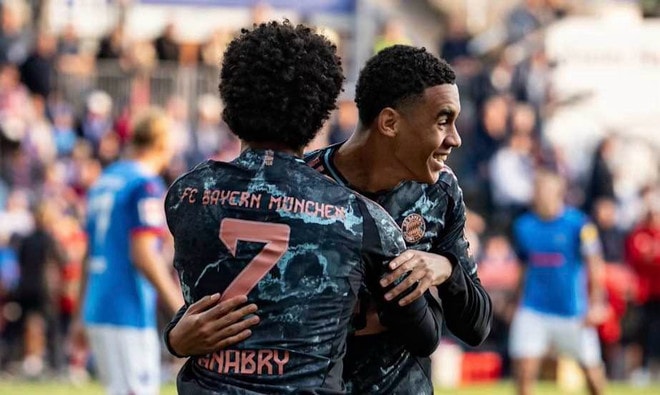 Lần đầu giành vị trí đầu bảng. (Nguồn: FcBayern) bayern-vo-dich-4.jpg