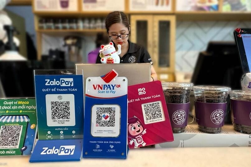 Thanh toán QR code bùng nổ rút tiền mặt giảm sâu