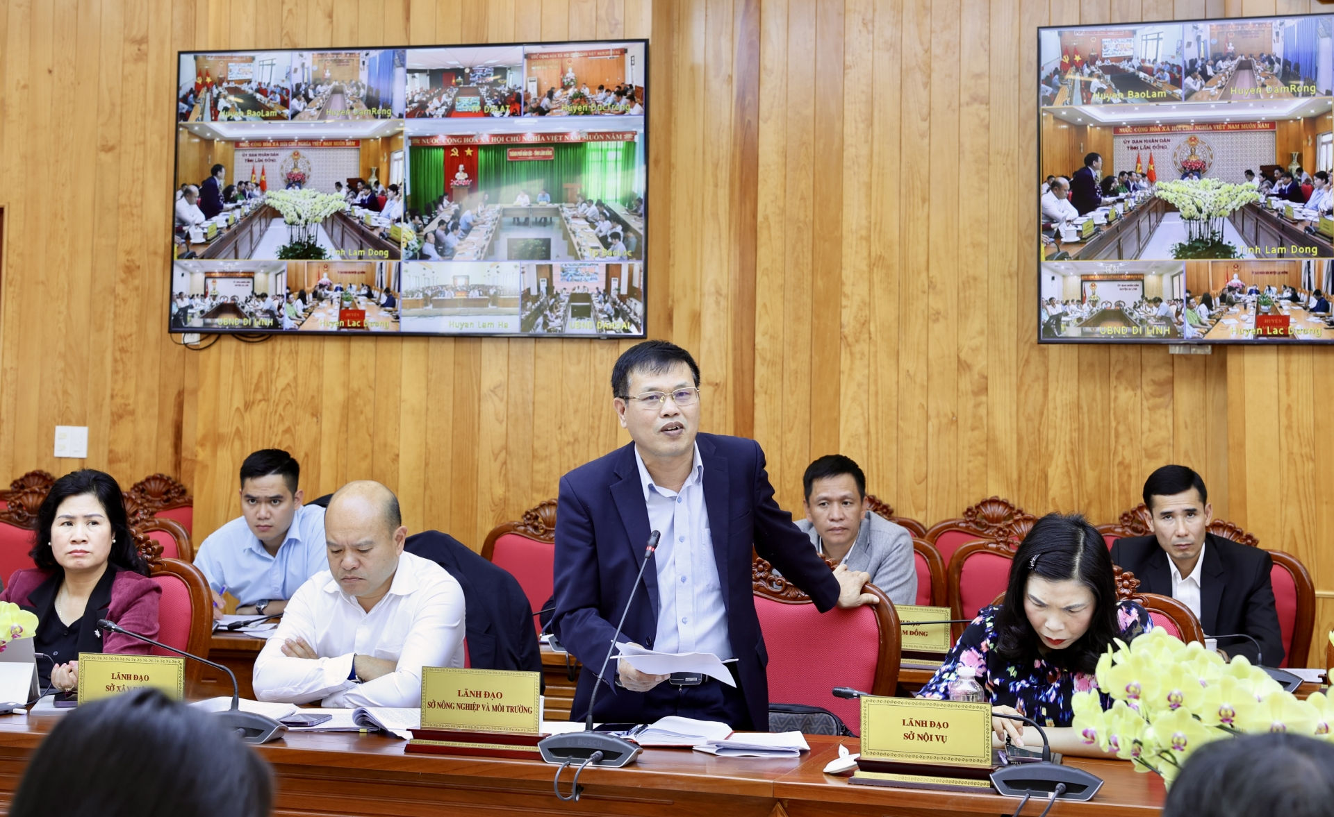 Giám đốc Sở Nông nghiệp – Môi trường Hoàng Sĩ Bích báo cáo về công tác xác định khung giá đất…