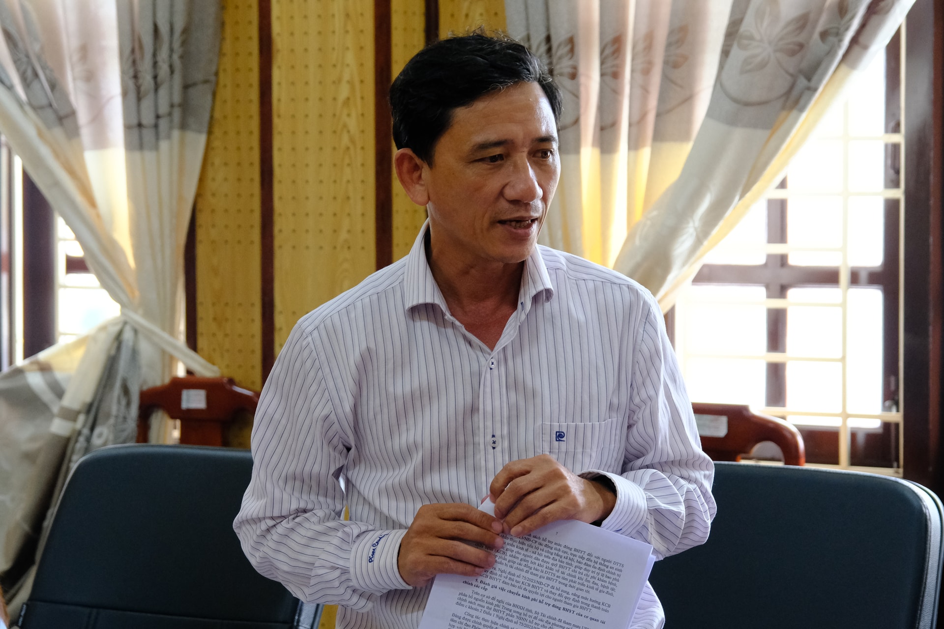 Phó Giám đốc Sở Dân tộc và Tôn giáo Đắk Nông Nguyễn Ngọc Thạch tham gia góp ý kiến về việc hướng tới chính sách BHYT bền vững