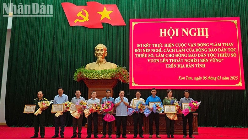 Kon Tum: Gần 17 nghìn hộ đồng bào dân tộc thiểu số vươn lên thoát nghèo bền vững ảnh 2