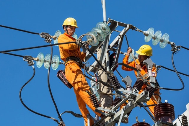 PGS.TS Trần Đình Thiên: Giữ nhịp tăng trưởng, không thể thiếu nguồn điện ổn định- Ảnh 2. PGS.TS Trần Đình Thiên: Giữ nhịp tăng trưởng, không thể thiếu nguồn điện ổn định- Ảnh 2.