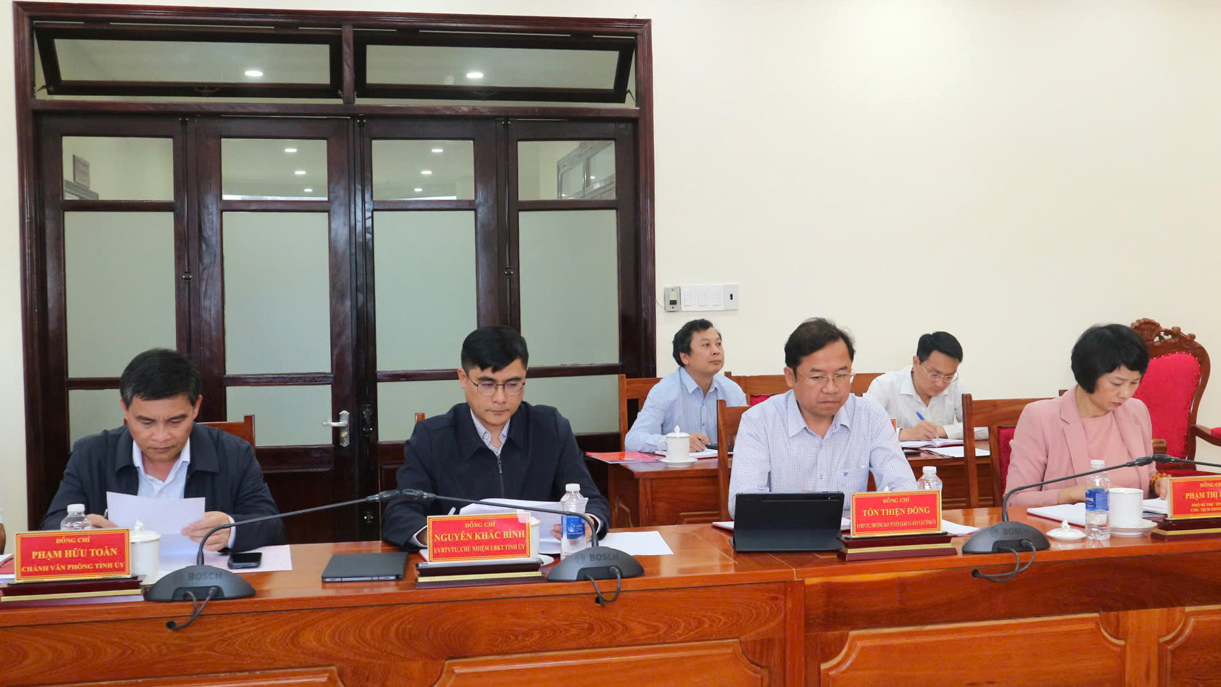 Đồng chí Phạm Thị Phúc - Phó Bí thư Thường trực Tỉnh ủy, Chủ tịch HĐND tỉnh và các đồng chí Uỷ viên Ban Thường vụ Tỉnh uỷ tham dự buổi làm việc