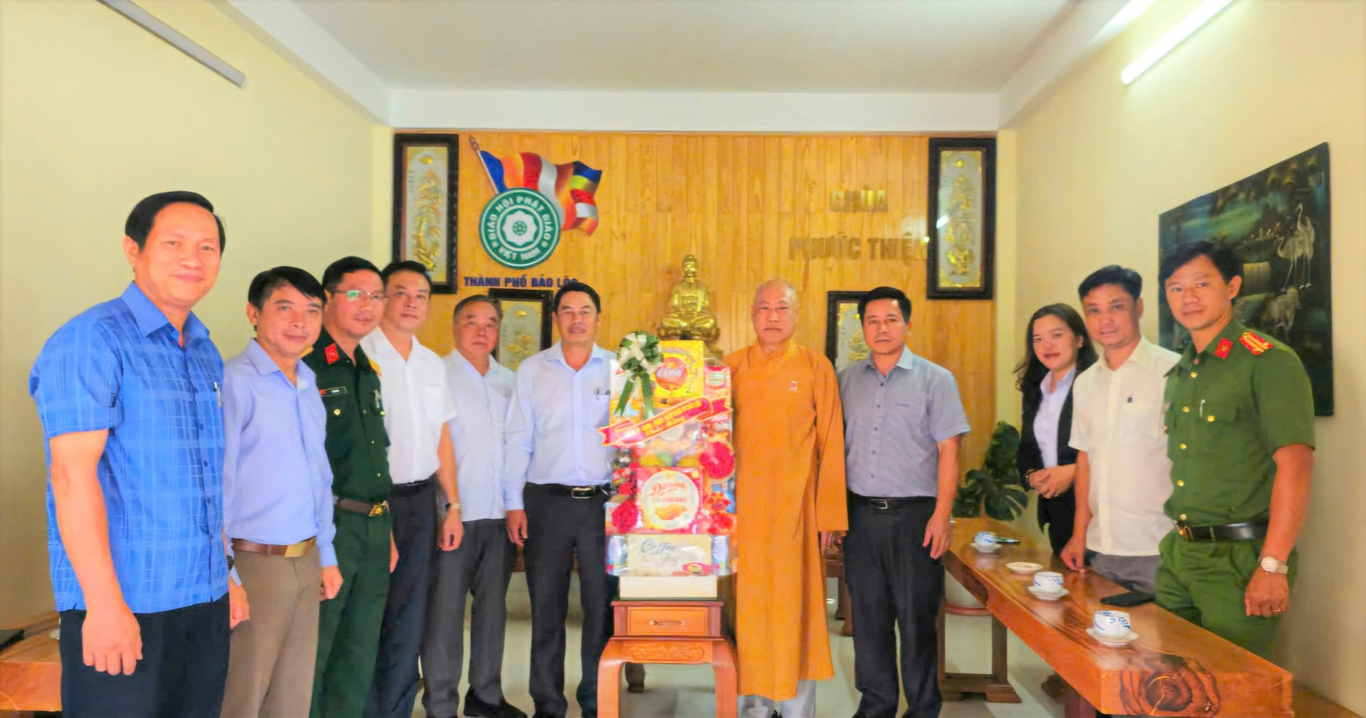 Đồng chí Nghiêm Xuân Đức - Phó Bí thư Thường trực Thành ủy, Chủ tịch HĐND TP Bảo Lộc cùng đoàn công tác đến thăm, chúc mừng 