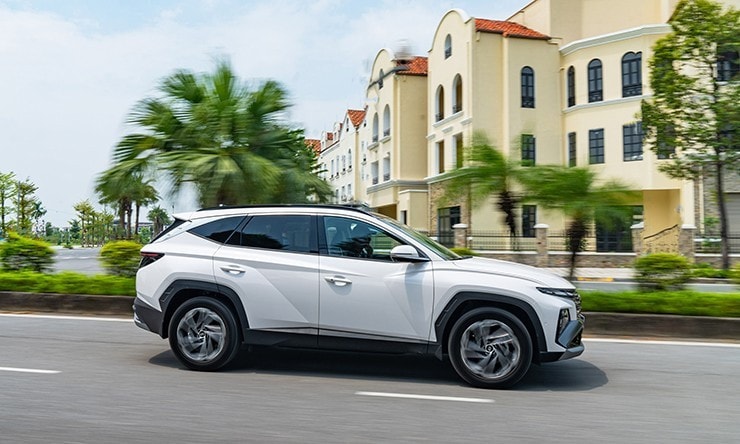 Hyundai Tucson 2025 với thiết kế đẹp, thời trang, trang bị nhiều tiện nghi hiện đại. Ảnh: ST gia-xe-hyundai-tucson-niem-yet-va-lan-banh-thang-5-2025-19-1746599459-343-width740height444.jpg