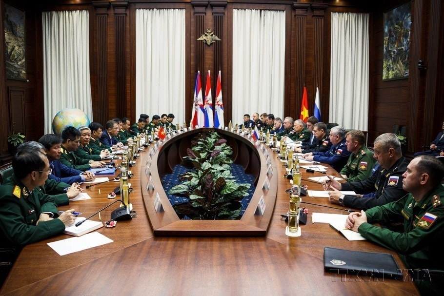 Thượng tướng Aleksandr V. Fomin, Thứ trưởng Quốc phòng Liên bang Nga và Thượng tướng Hoàng Xuân Chiến, Thứ trưởng Quốc phòng Việt Nam đồng chủ trì Đối thoại Chiến lược Quốc phòng Việt Nam-Liên bang Nga lần thứ 6 (Nga, 2023). (Ảnh: TTXVN) viet-nam-lien-bang-nga-4.jpg
