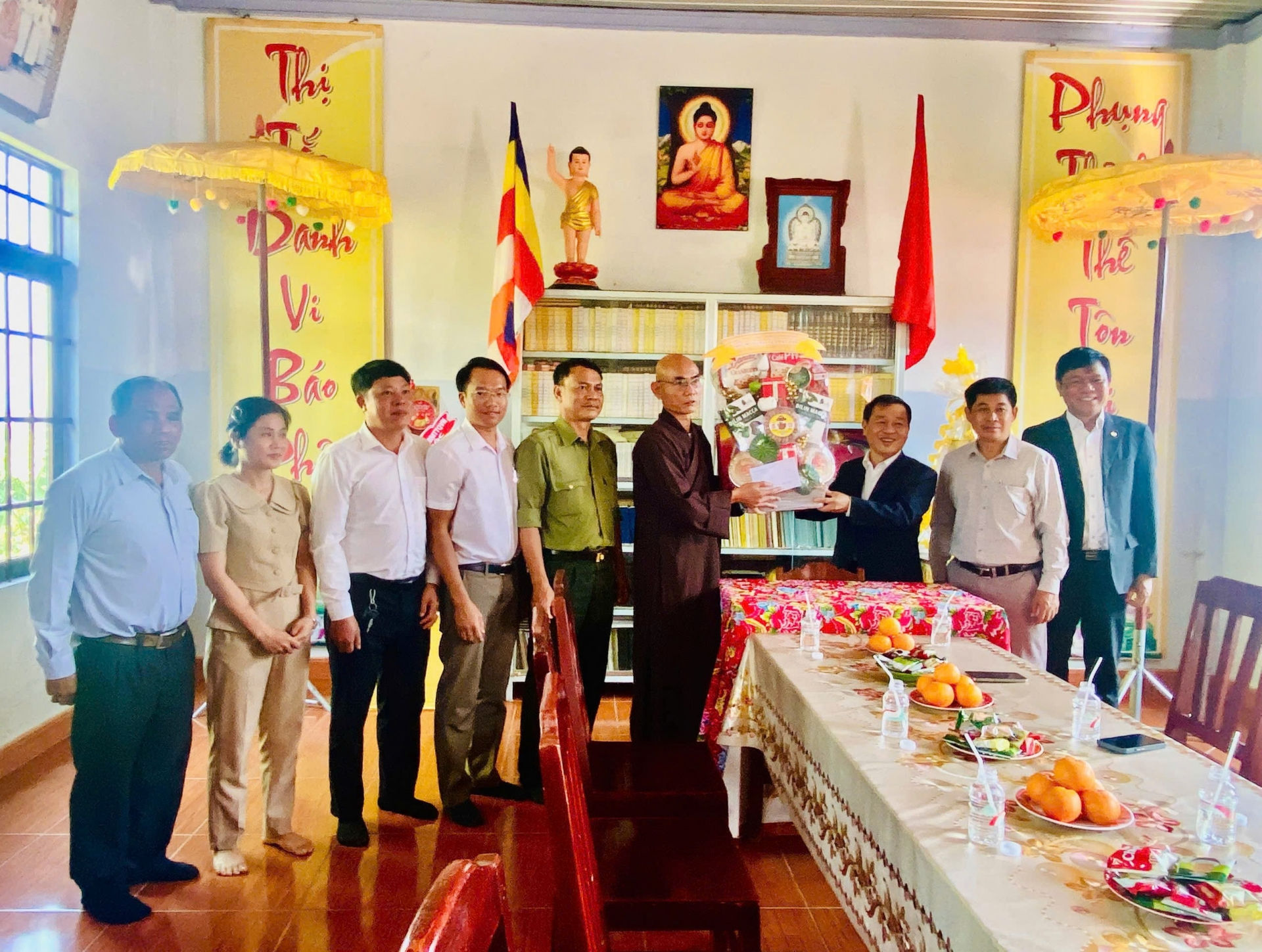 Bí thư Huyện ủy Di Linh Trần Hồng Quyết cùng đoàn công tác thăm, chúc mừng cơ sở Phật giáo tại xã Hòa Bắc