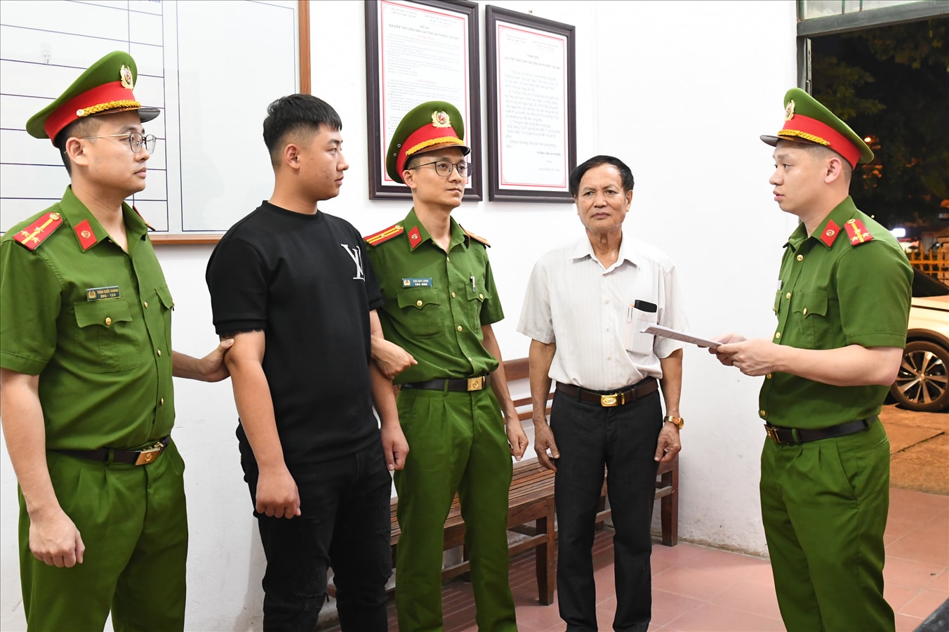 Cơ quan Cảnh sát điều tra Công an tỉnh Phú Thọ đã ra lệnh giữ người trong trường hợp khẩn cấp, lệnh bắt người bị giữ trong trường hợp khẩn cấp đối với Hoàng Hải Long.
