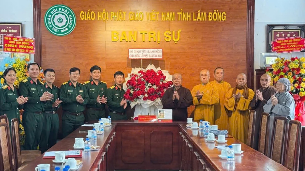 Đoàn cán bộ của Đảng uỷ - Bộ CHQS tỉnh thăm và chúc mừng Ban Trị sự Giáo hội Phật giáo Việt Nam tỉnh