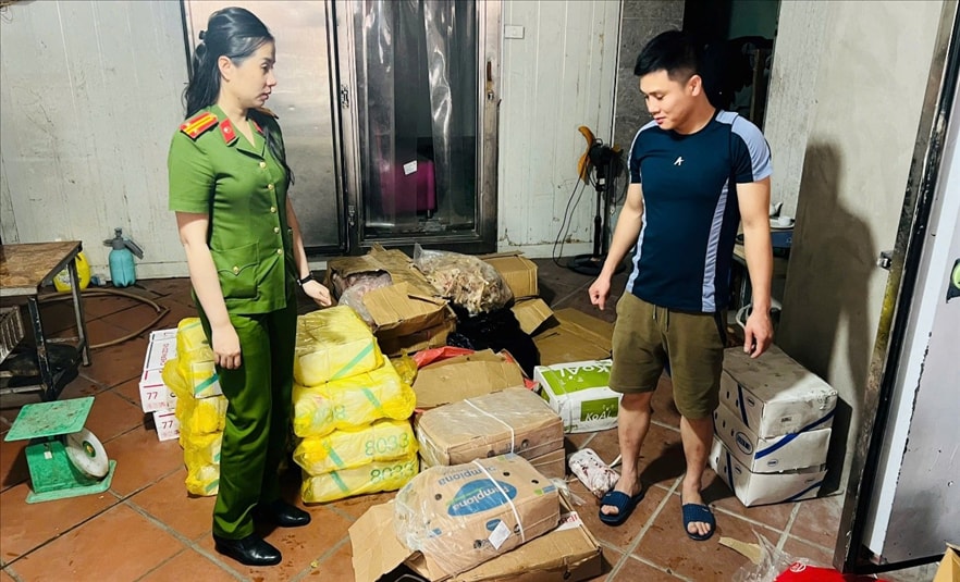Lực lượng chức năng kiểm tra hộ kinh doanh N.T.H.