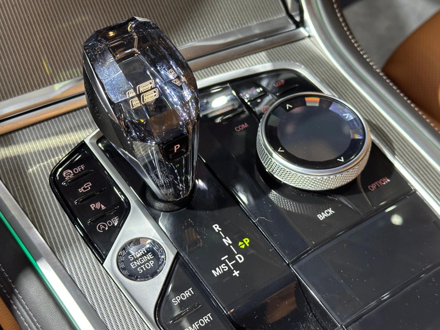 Tốc độ tối đa 250 km/h, tăng tốc 0-100 km/h chỉ trong 5,4 giây. Ảnh: S.T bmw-2-1.jpg
