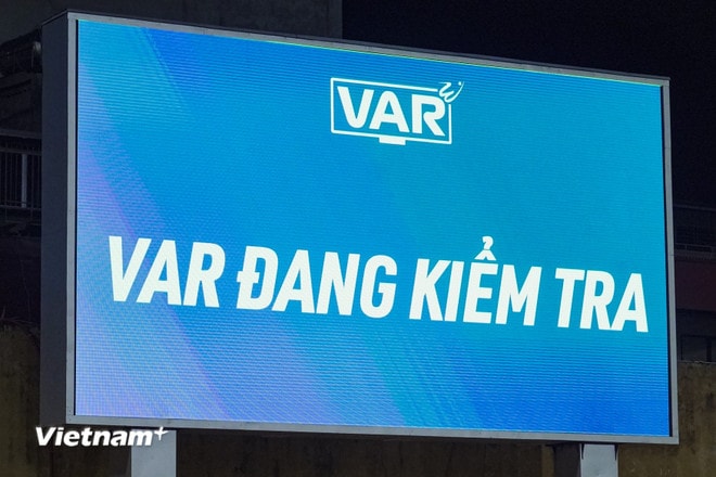 VFF yêu cầu tổ trọng tài tại các trận đấu có áp dụng công nghệ VAR cần phối hợp chặt chẽ để đảm bảo các quyết định chính xác và thuyết phục. vnp-var.jpg