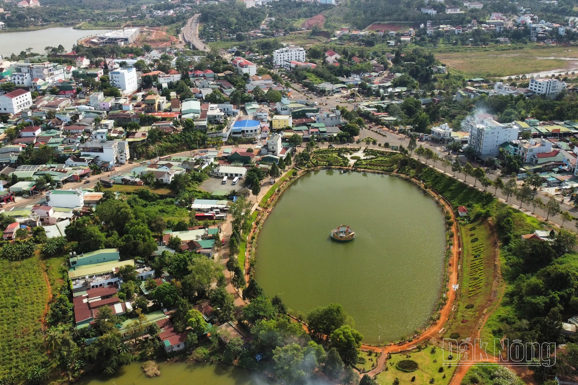 a ho thien nga