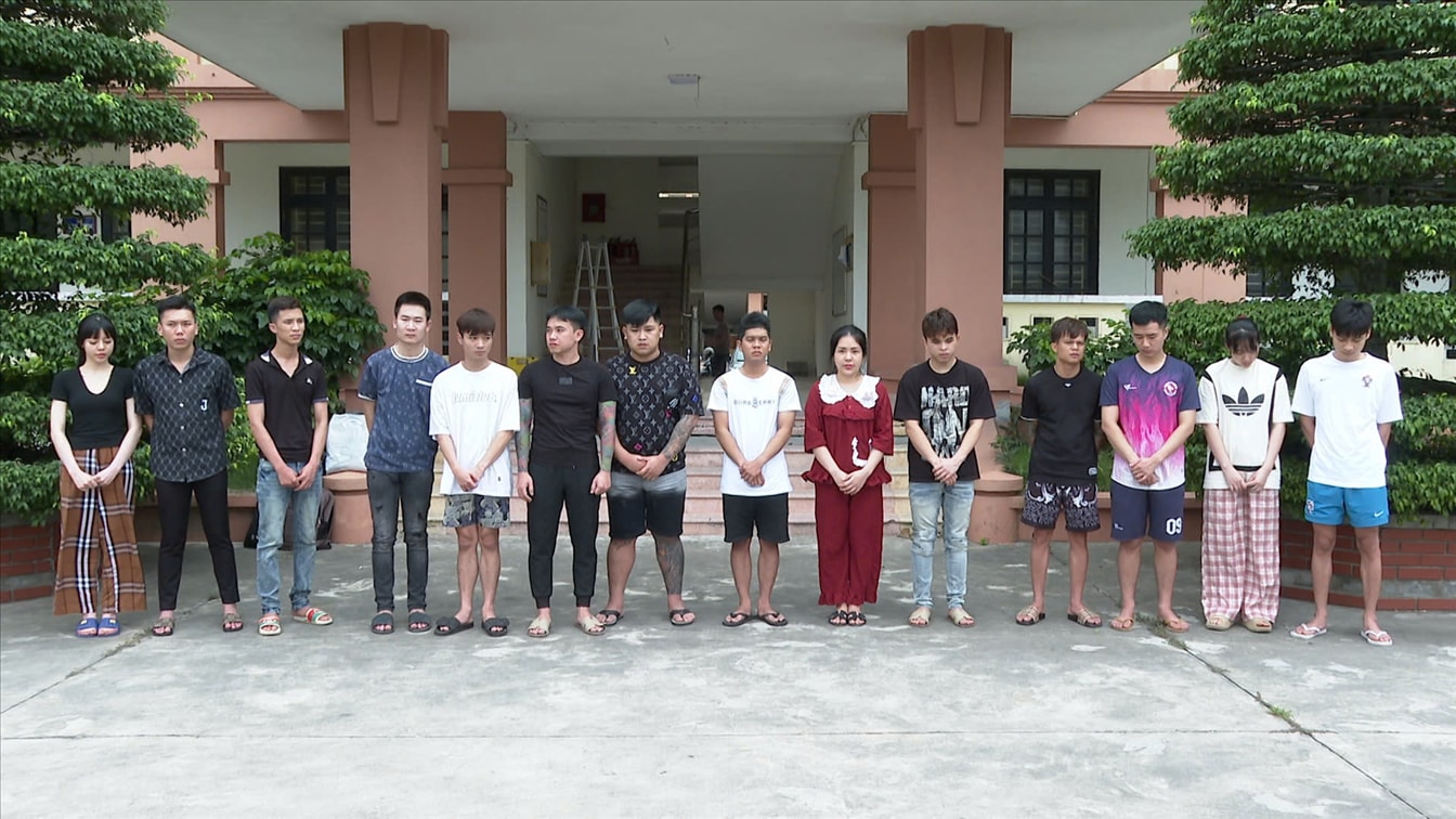 Các đối tượng tại cơ quan Công an.