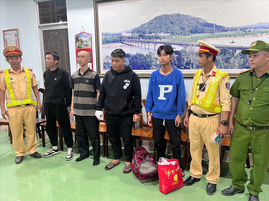 04 đối tượng bị bắt giữ.