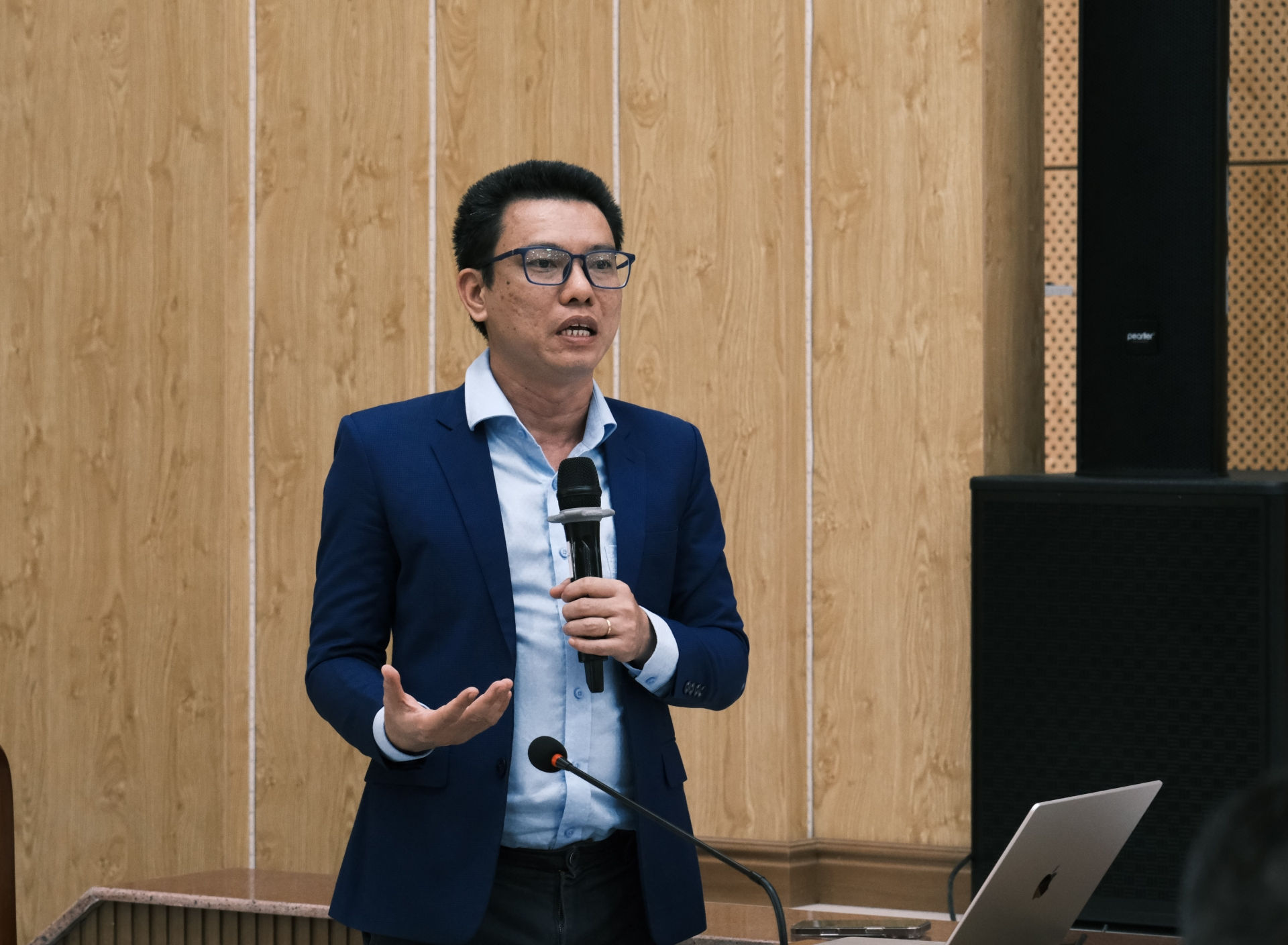 Giảng viên buổi Workshop là TS. Trần Minh Tùng - Chuyên gia hàng đầu về ứng dụng GenAI trong doanh nghiệp