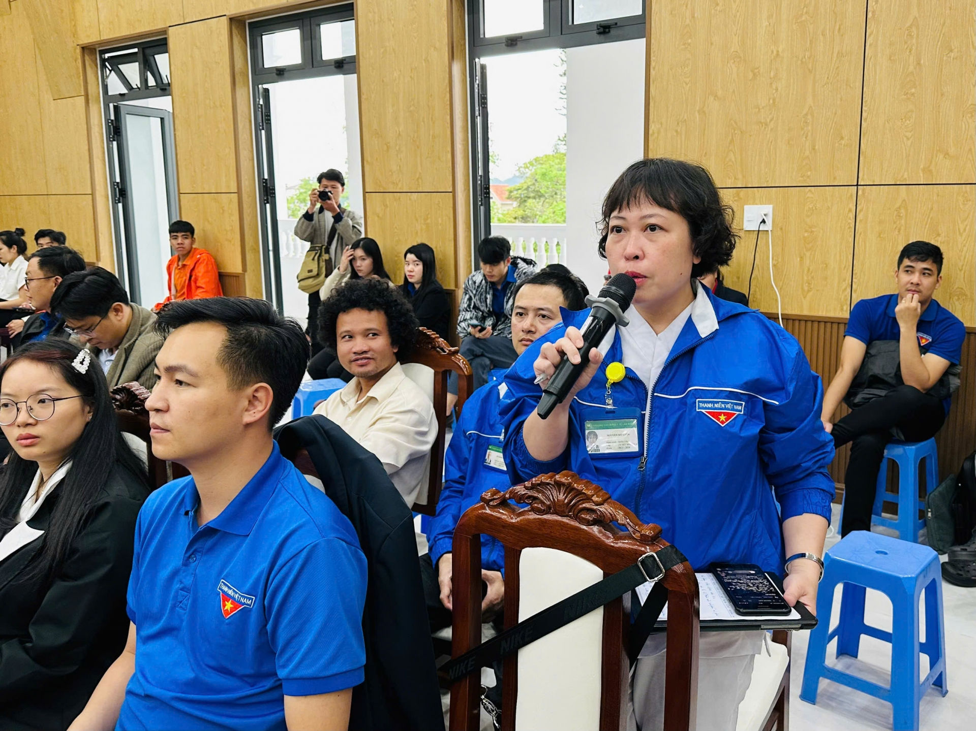 Nhiều câu hỏi liên quan được các học viên đưa ra cho giảng viên