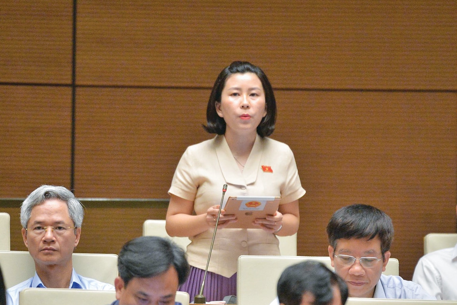 Xóa bỏ biên chế suốt đời; chấm dứt tình trạng không làm được việc nhưng cứ định kỳ là tăng lương- Ảnh 5. Xóa bỏ biên chế suốt đời; chấm dứt tình trạng không làm được việc nhưng cứ định kỳ là tăng lương- Ảnh 5.