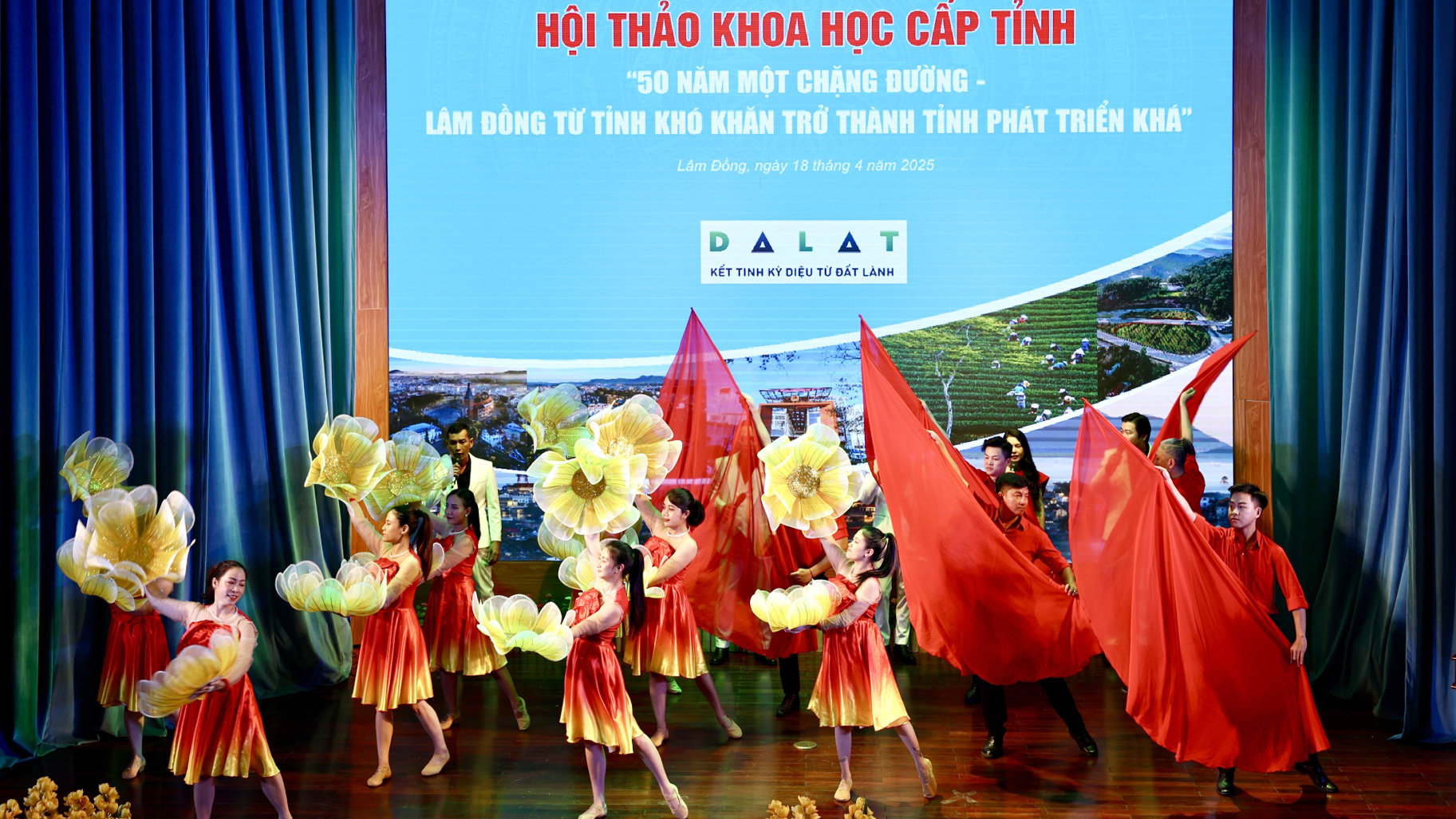 Đúng 1 tháng trước, Lâm Đồng đã tổ chức Hội thảo khoa học đánh giá chặng đường 50 năm phát triển, thu hút nhiều chuyên gia, nhà nghiên cứu... đóng góp những định hướng phát triển các lĩnh vực của tỉnh Lâm Đồng trong thời gian tới