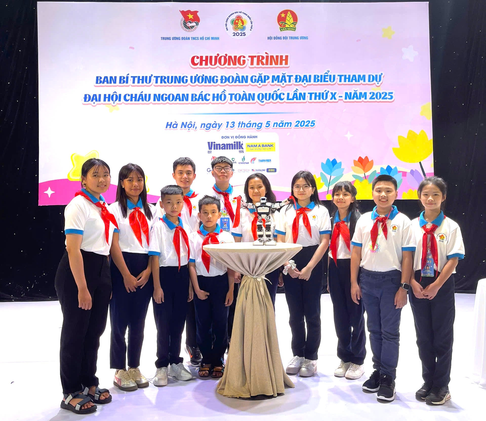 Đoàn đại biểu thiếu nhi Lâm Đồngham dự chương trình Ban Bí thư Trung ương Đoàn gặp mặt, giao lưu với đại biểu tham dự Đại hội