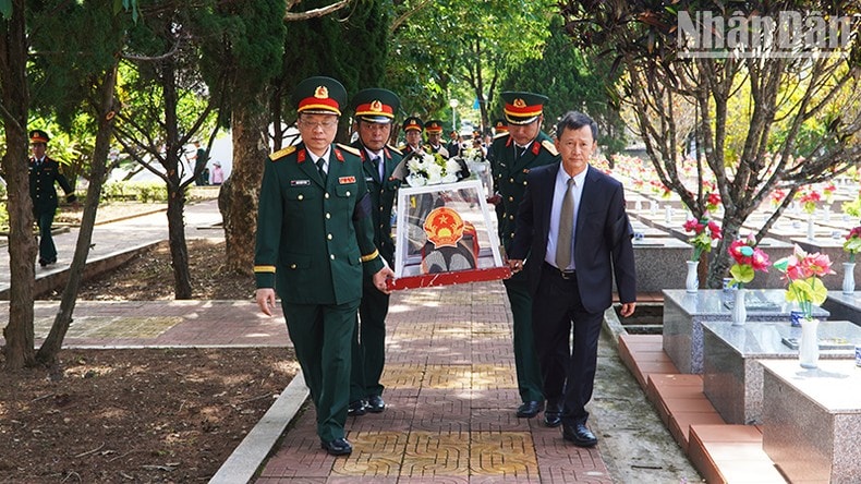 Kon Tum tổ chức Lễ truy điệu và an táng 26 hài cốt liệt sĩ ảnh 3