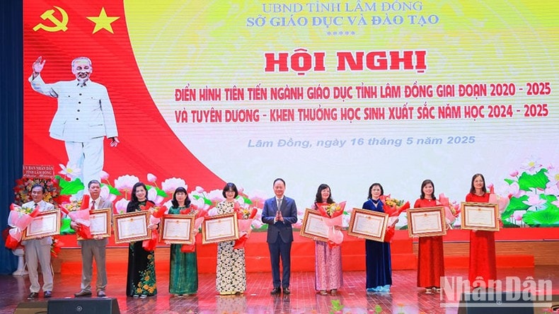Lâm Đồng tuyên dương học sinh xuất sắc và điển hình tiên tiến ngành giáo dục giai đoạn 2020-2025 ảnh 1