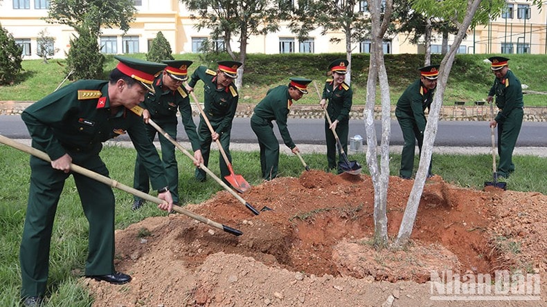 Học viện Lục quân phát động “Tết trồng cây đời đời nhớ ơn Bác Hồ” ảnh 1