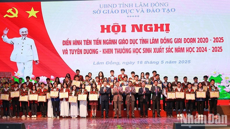 Lâm Đồng tuyên dương học sinh xuất sắc và điển hình tiên tiến ngành giáo dục giai đoạn 2020-2025 ảnh 4