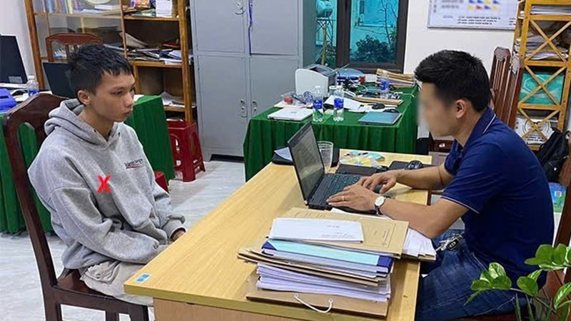 Đối tượng Nguyễn Duy Quang tại cơ quan Công an.