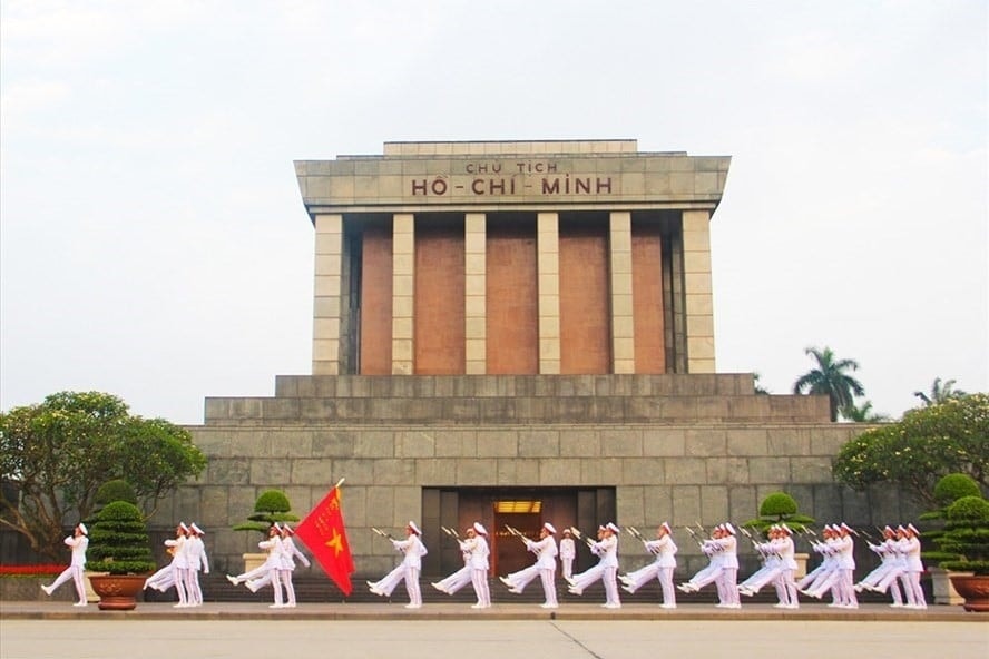 Dự kiến Chế độ chính sách cho công chức viên chức thuộc Ban Quản lý Lăng Chủ tịch Hồ Chí Minh giao Bộ Quốc phòng quản lý từ 19/5/2025