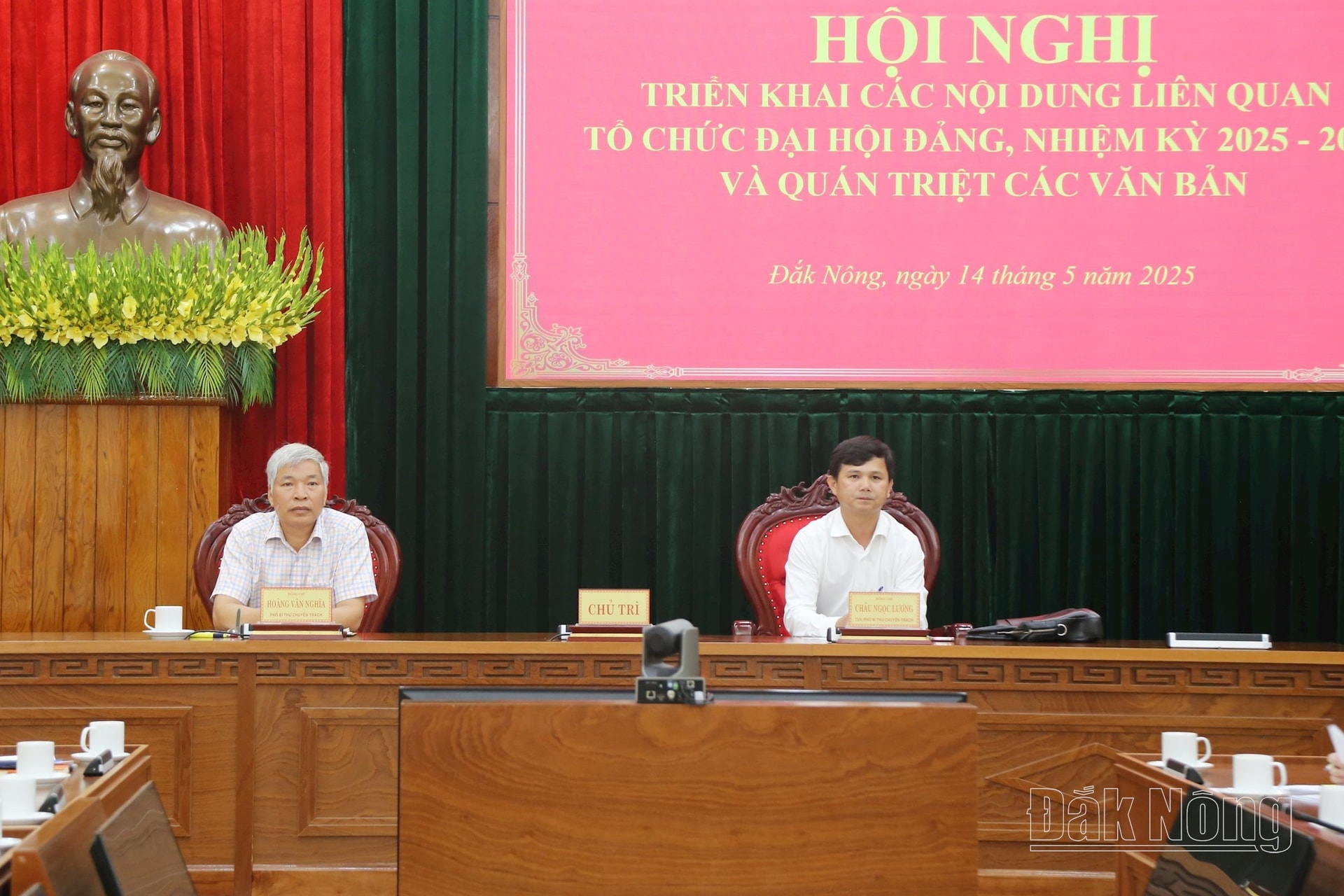 hoi-nghi.jpg