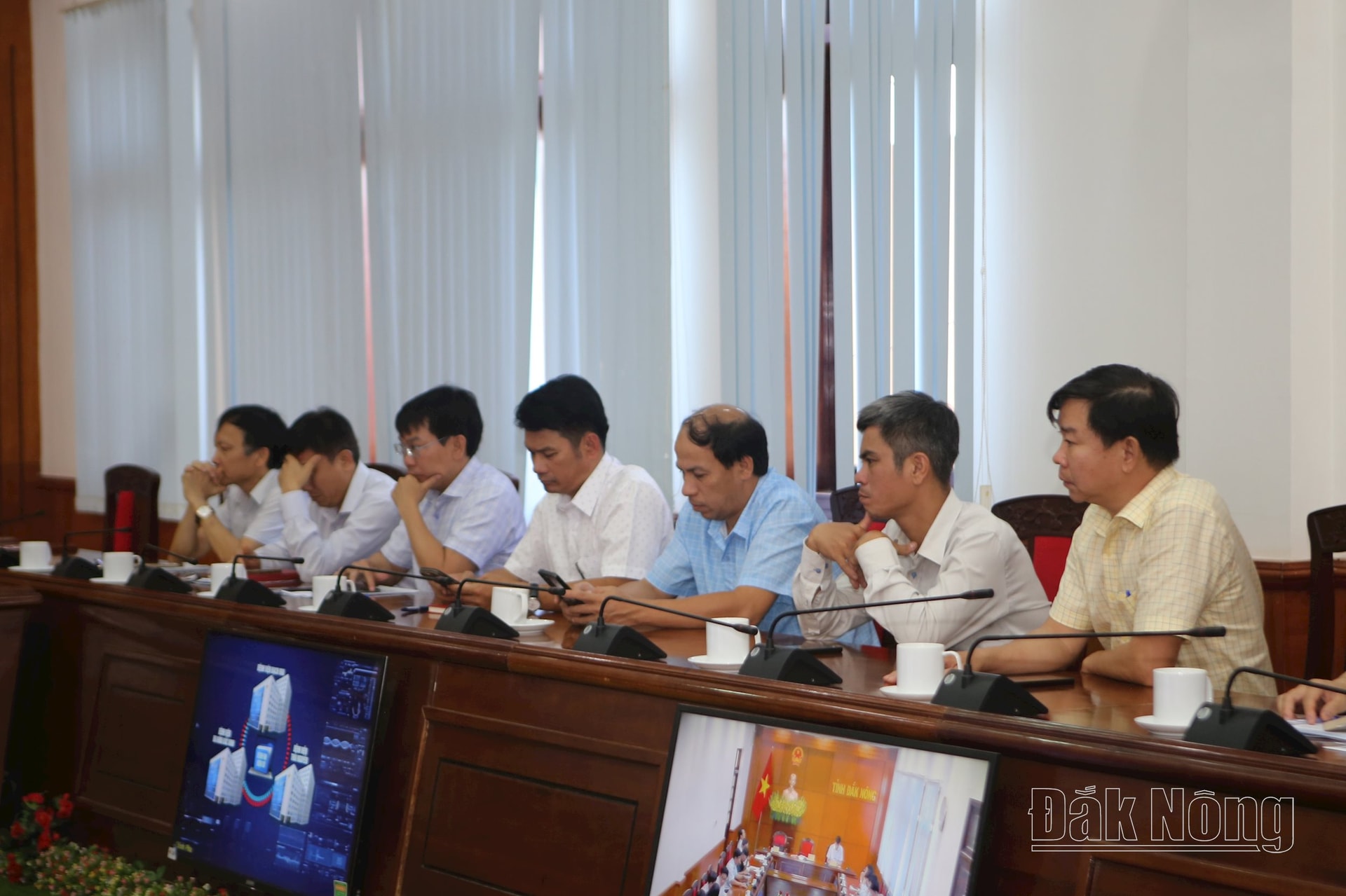 Các đại biểu tham gia phiên họp tại điểm cầu Đắk Nông