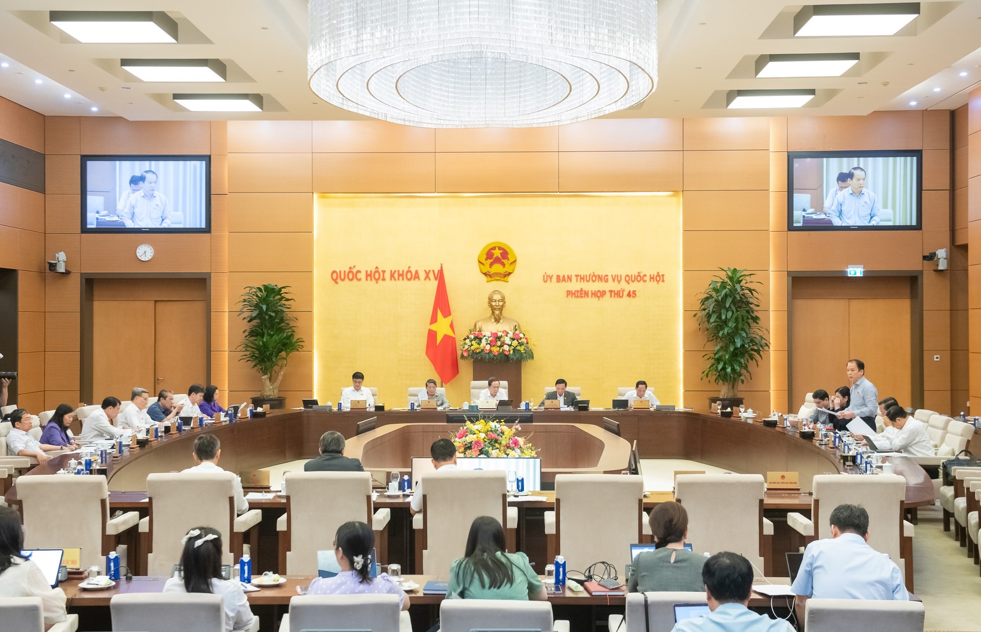 Thông qua Nghị quyết về một số cơ chế, chính sách đặc biệt, tạo đột phá trong xây dựng và tổ chức thi hành pháp luật- Ảnh 1. Thông qua Nghị quyết về một số cơ chế, chính sách đặc biệt, tạo đột phá trong xây dựng và tổ chức thi hành pháp luật- Ảnh 1.
