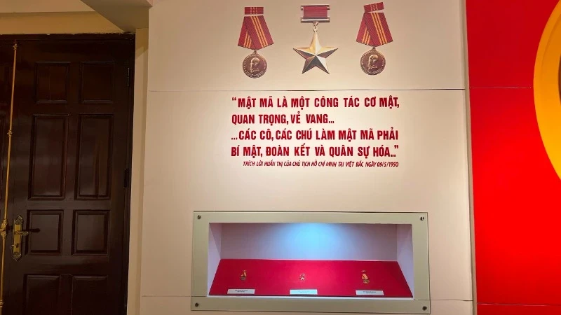 Lời dặn dò của Chủ tịch Hồ Chí Minh khi đến thăm lớp Mật mã Lê Hồng Phong tại rừng Bản Cọ, xã Yên Thông, huyện Định Hóa, tỉnh Thái Nguyên năm 1950.