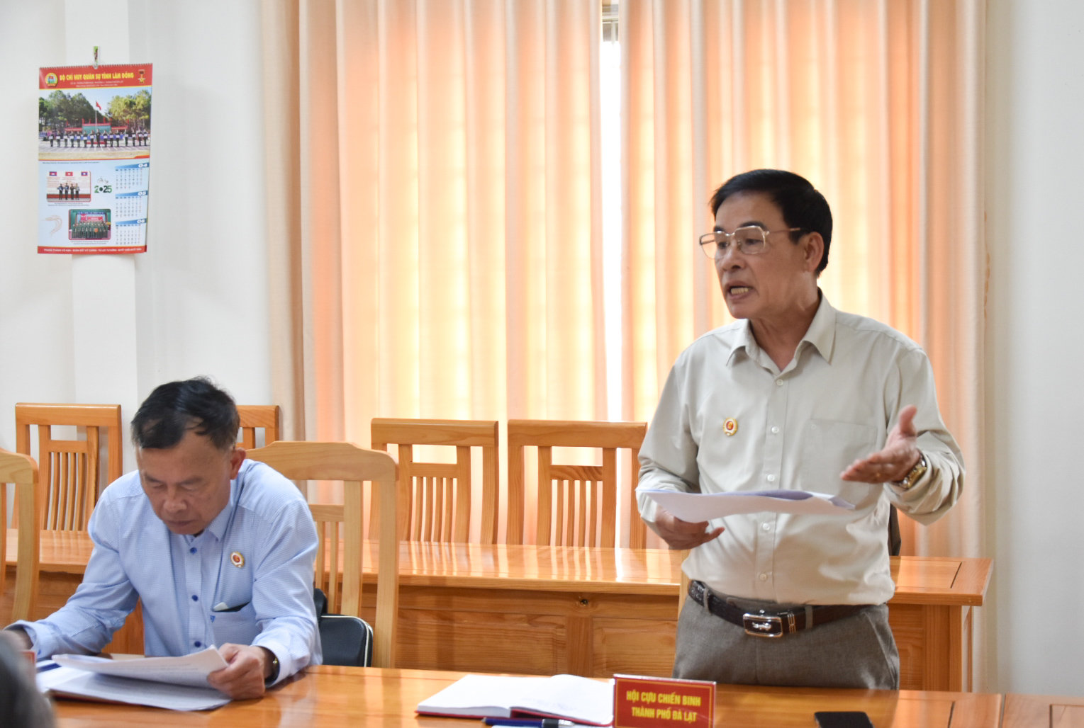 Lãnh đạo Hội CCB TP Đà Lạt tham gia đóng góp ý kiến 