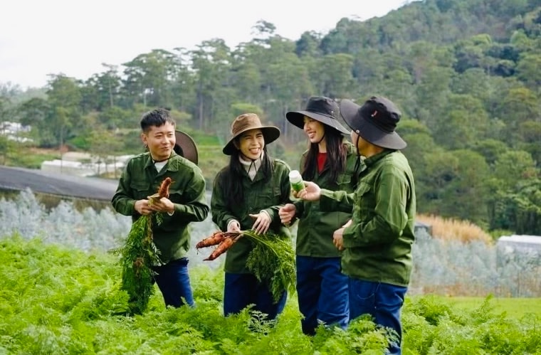 Nguyễn Thúc Thùy Tiên - Ảnh 2.