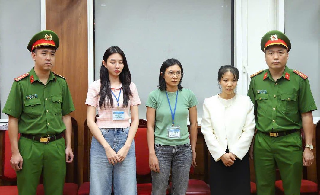 Nguyễn Thúc Thùy Tiên - Ảnh 1.