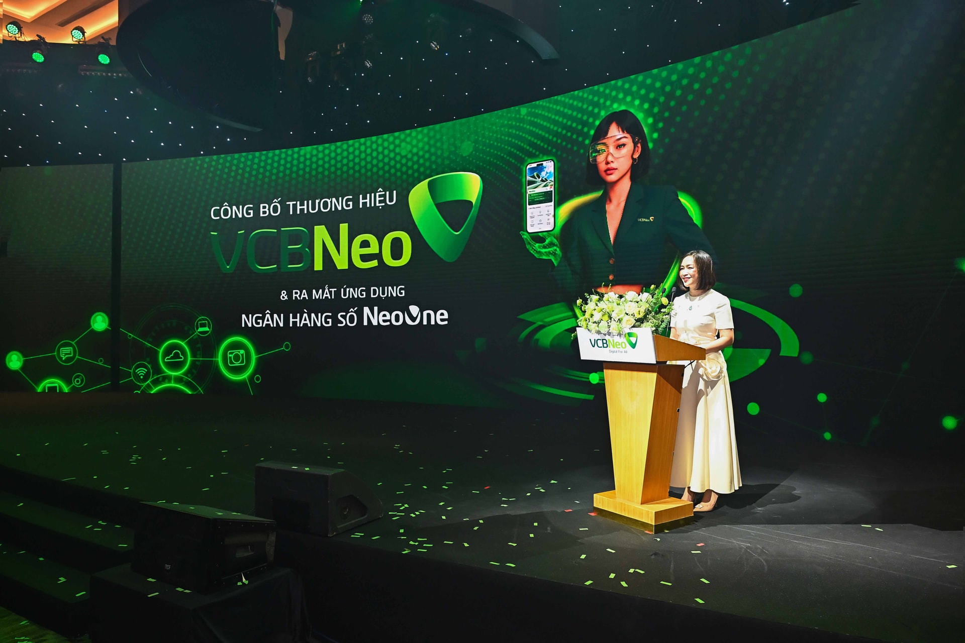 VCBNeo Công bố thương hiệu mới và ứng dụng ngân hàng số NeoOne