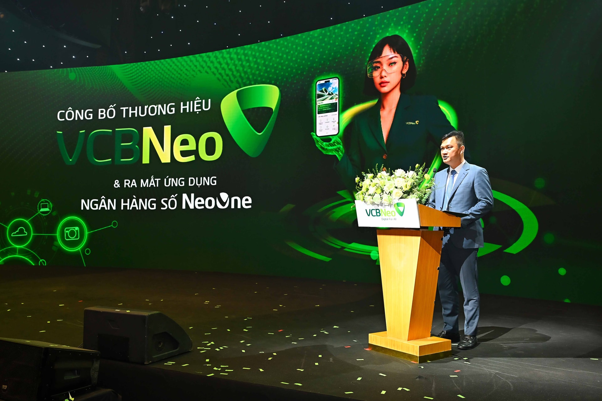 VCBNeo Công bố thương hiệu mới và ứng dụng ngân hàng số NeoOne