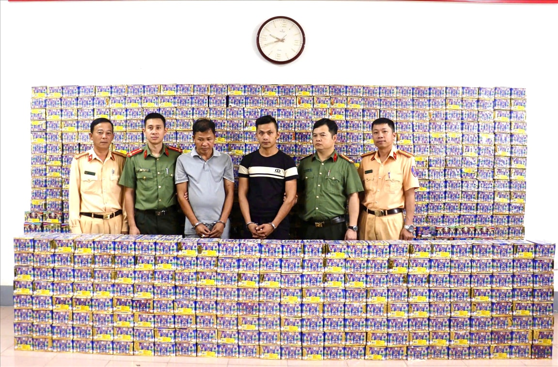 02 đối tượng cùng tang vật tại cơ quan Công an.