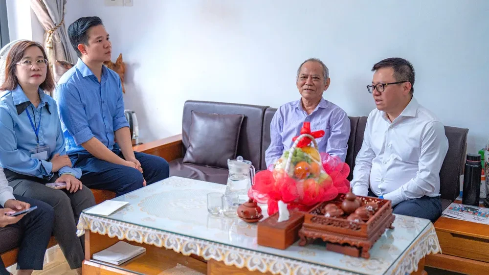 Đoàn đã đến thăm nhà báo lão thành tại Đà Nẵng. Ảnh: PV pho-truong-ban-tuyen-giao-va-dan-van-trung-uong-1.jpg