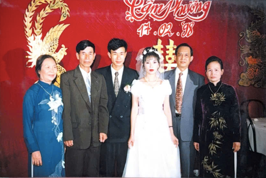 Đám cưới giản dị ngày 17/2/1998.
