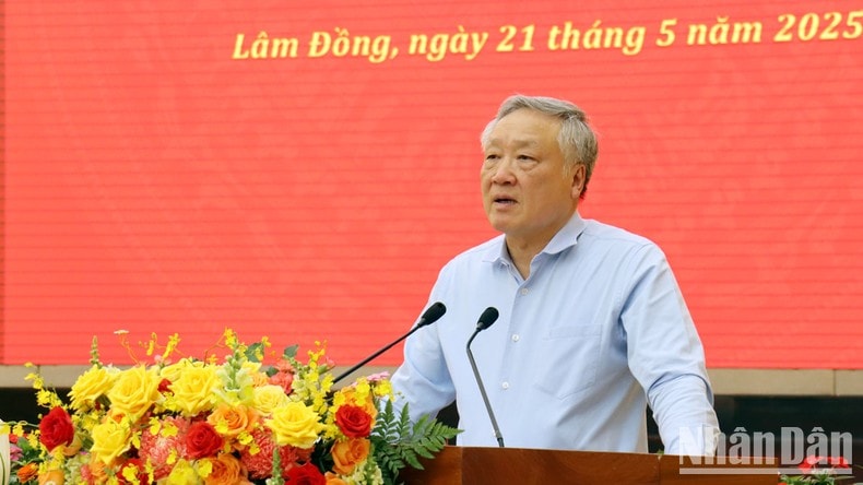 Đồng chí Nguyễn Hòa Bình làm việc với Ban thường vụ 3 tỉnh Lâm Đồng, Bình Thuận và Đắk Nông ảnh 1