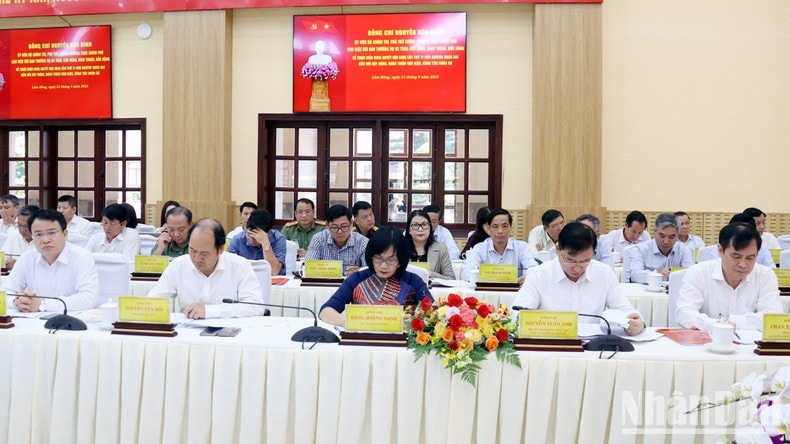 Đồng chí Nguyễn Hòa Bình làm việc với Ban thường vụ 3 tỉnh Lâm Đồng, Bình Thuận và Đắk Nông ảnh 3