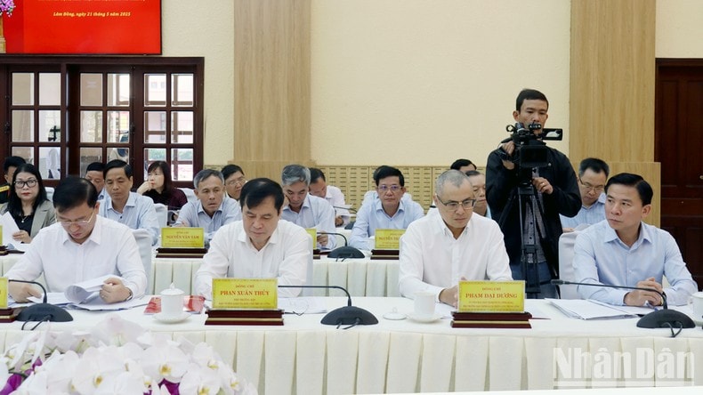 Đồng chí Nguyễn Hòa Bình làm việc với Ban thường vụ 3 tỉnh Lâm Đồng, Bình Thuận và Đắk Nông ảnh 2